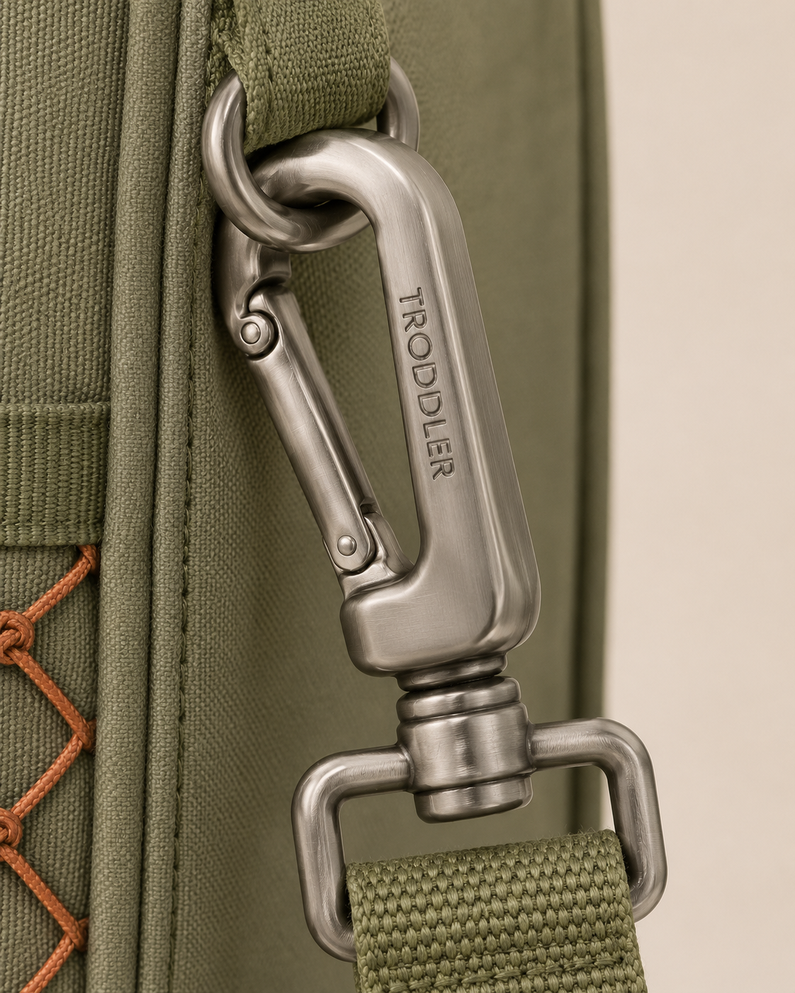 TRODDLER-engraved swivel carabiner — detail