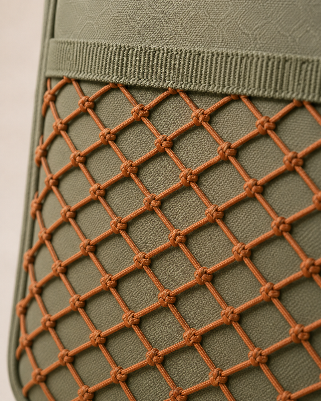 Clay diamond-lattice storage net — detail